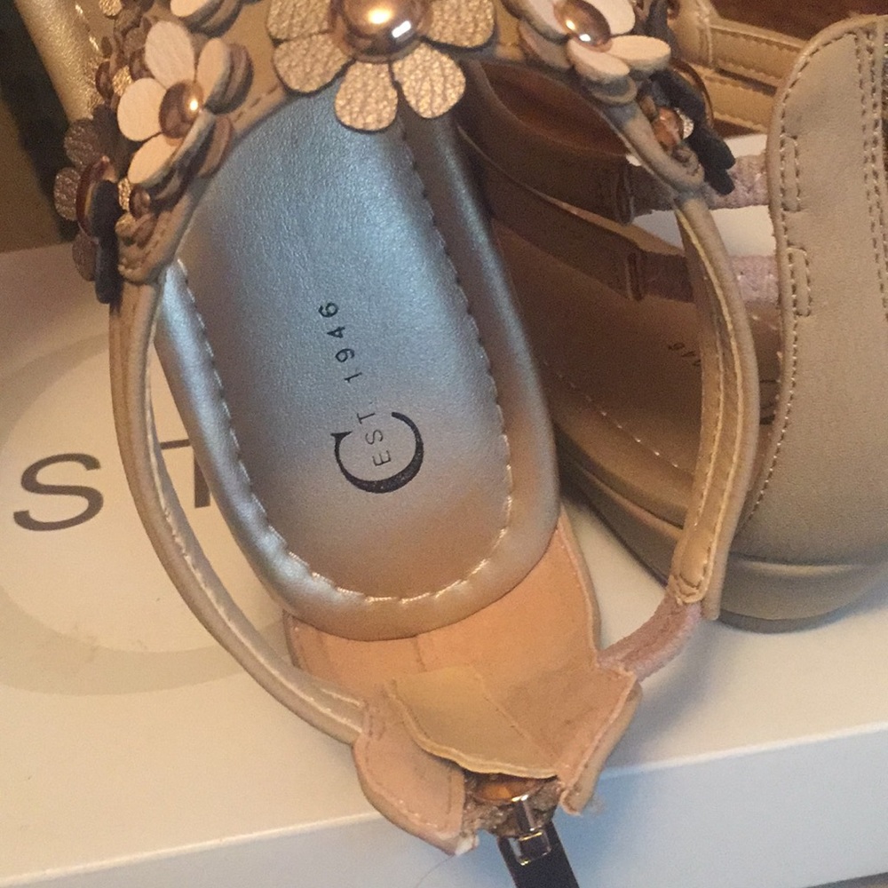 Sandals - Picture 4 of 6